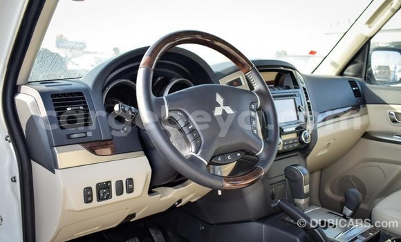 Imported Mitsubishi Pajero White Makiinaa iti Import - Dubai keessatti Ethiopia keessatti Imported Mitsubishi Pajero White Makiinaa iti Import - Dubai keessatti Ethiopia keessatti