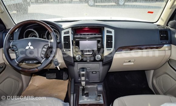 Imported Mitsubishi Pajero White Makiinaa iti Import - Dubai keessatti Ethiopia keessatti Imported Mitsubishi Pajero White Makiinaa iti Import - Dubai keessatti Ethiopia keessatti