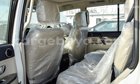 Imported Mitsubishi Pajero White Makiinaa iti Import - Dubai keessatti Ethiopia keessatti Imported Mitsubishi Pajero White Makiinaa iti Import - Dubai keessatti Ethiopia keessatti