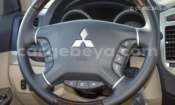 Imported Mitsubishi Pajero White Makiinaa iti Import - Dubai keessatti Ethiopia keessatti Imported Mitsubishi Pajero White Makiinaa iti Import - Dubai keessatti Ethiopia keessatti