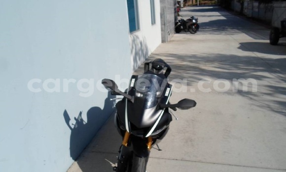 Buy New Yamaha YZF Black Bike in Addis–Ababa in Ethiopia Buy New Yamaha YZF Black Bike in Addis–Ababa in Ethiopia