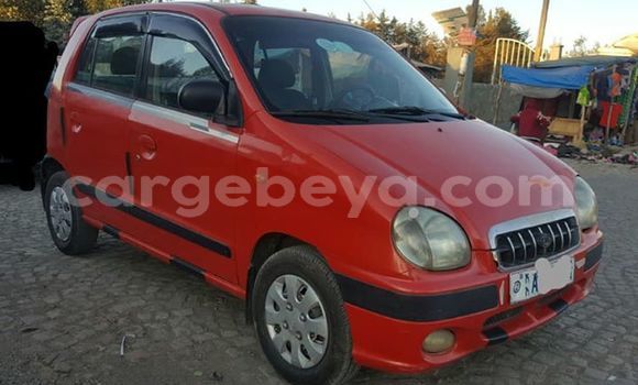 Oofamaa Kia Visto Red Makiinaa iti Addis–Ababa keessatti Ethiopia keessatti Oofamaa Kia Visto Red Makiinaa iti Addis–Ababa keessatti Ethiopia keessatti