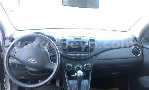 Oofamaa Hyundai i10 Silver Makiinaa iti Addis–Ababa keessatti Ethiopia keessatti Oofamaa Hyundai i10 Silver Makiinaa iti Addis–Ababa keessatti Ethiopia keessatti