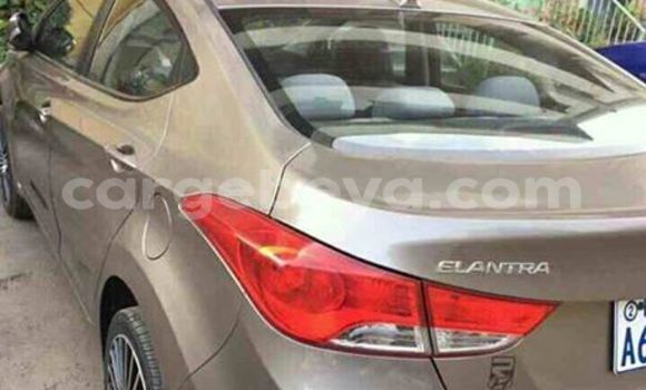 Oofamaa Hyundai Elantra Brown Makiinaa iti Addis–Ababa keessatti Ethiopia keessatti Oofamaa Hyundai Elantra Brown Makiinaa iti Addis–Ababa keessatti Ethiopia keessatti