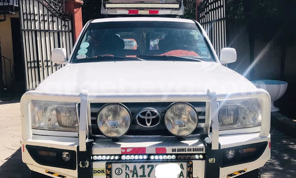 Buy Used Toyota Land Cruiser White Car in Addis–Ababa in Ethiopia Buy Used Toyota Land Cruiser White Car in Addis–Ababa in Ethiopia