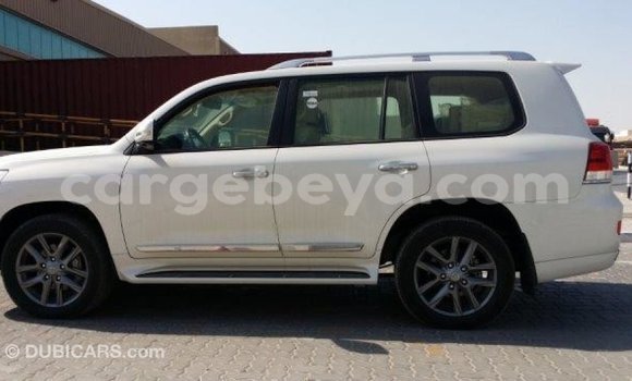 Buy Import Toyota Land Cruiser White Car in Import - Dubai in Ethiopia Buy Import Toyota Land Cruiser White Car in Import - Dubai in Ethiopia