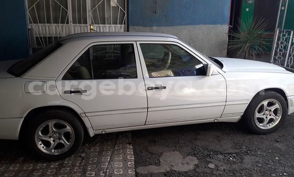 Buy Used Mercedes-Benz 190 White Car in Addis–Ababa in Ethiopia