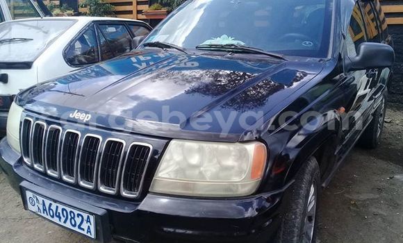 Oofamaa Jeep Cherokee Blue Makiinaa iti Addis–Ababa keessatti Ethiopia keessatti Oofamaa Jeep Cherokee Blue Makiinaa iti Addis–Ababa keessatti Ethiopia keessatti