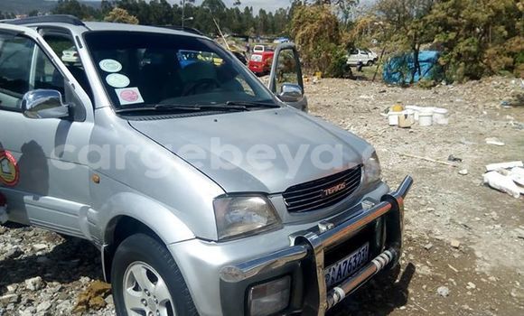Oofamaa Daihatsu Terios Silver Makiinaa iti Addis–Ababa keessatti Ethiopia keessatti Oofamaa Daihatsu Terios Silver Makiinaa iti Addis–Ababa keessatti Ethiopia keessatti