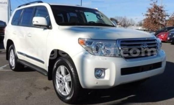 Buy Used Toyota Land Cruiser White Car in Addis–Ababa in Ethiopia Buy Used Toyota Land Cruiser White Car in Addis–Ababa in Ethiopia