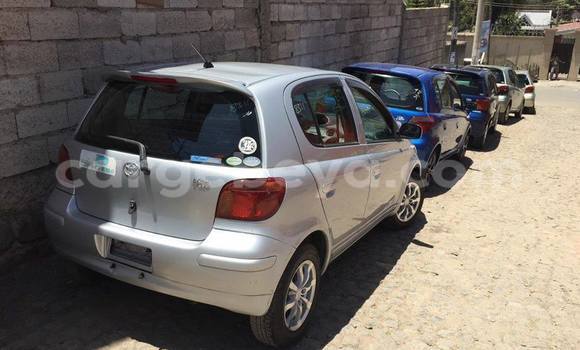 Oofamaa Toyota Vitz Silver Makiinaa iti Addis–Ababa keessatti Ethiopia keessatti Oofamaa Toyota Vitz Silver Makiinaa iti Addis–Ababa keessatti Ethiopia keessatti