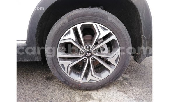 Imported Hyundai Santa Fe White Makiinaa iti Import - Dubai keessatti Ethiopia keessatti Imported Hyundai Santa Fe White Makiinaa iti Import - Dubai keessatti Ethiopia keessatti