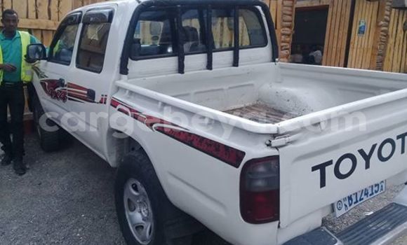 Buy Used Toyota Hilux Silver Car in Addis–Ababa in Ethiopia Buy Used Toyota Hilux Silver Car in Addis–Ababa in Ethiopia
