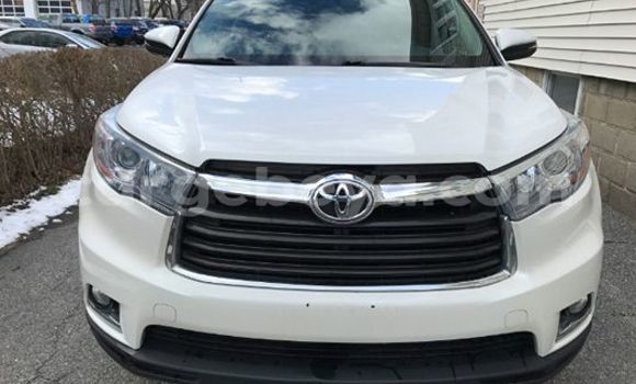 Buy Used Toyota Highlander White Car in Addis–Ababa in Ethiopia Buy Used Toyota Highlander White Car in Addis–Ababa in Ethiopia