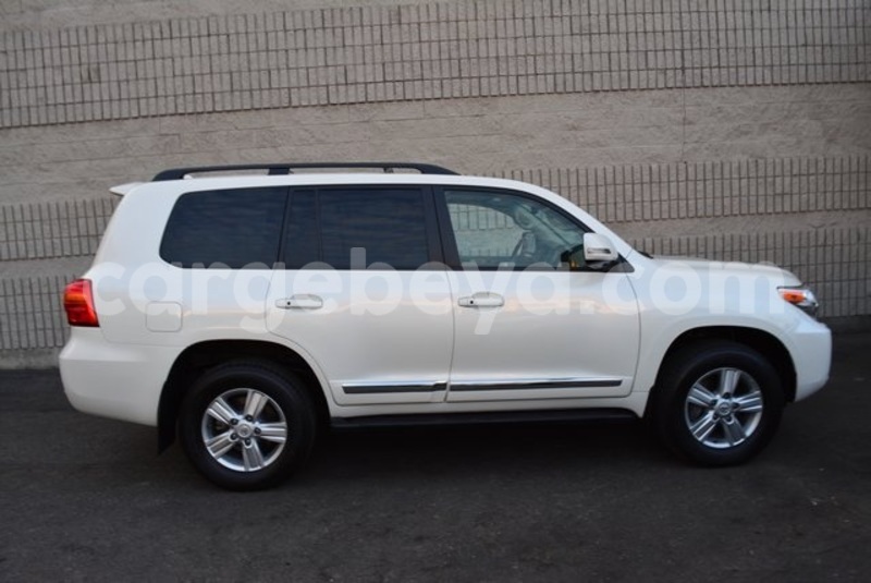 Big with watermark 2014 toyota land cruiser2