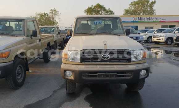 Haaraa Toyota Land Cruiser Beige Makiinaa iti Import - Dubai keessatti Ethiopia keessatti Haaraa Toyota Land Cruiser Beige Makiinaa iti Import - Dubai keessatti Ethiopia keessatti