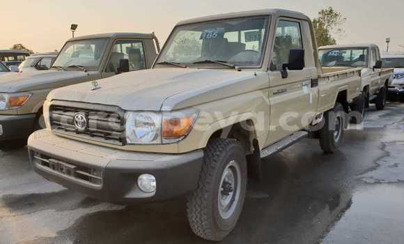 Haaraa Toyota Land Cruiser Beige Makiinaa iti Import - Dubai keessatti Ethiopia keessatti Haaraa Toyota Land Cruiser Beige Makiinaa iti Import - Dubai keessatti Ethiopia keessatti