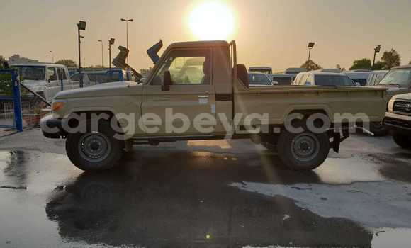 Haaraa Toyota Land Cruiser Beige Makiinaa iti Import - Dubai keessatti Ethiopia keessatti Haaraa Toyota Land Cruiser Beige Makiinaa iti Import - Dubai keessatti Ethiopia keessatti