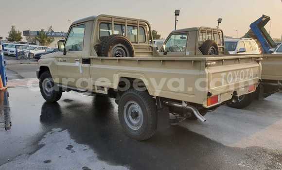 Haaraa Toyota Land Cruiser Beige Makiinaa iti Import - Dubai keessatti Ethiopia keessatti Haaraa Toyota Land Cruiser Beige Makiinaa iti Import - Dubai keessatti Ethiopia keessatti