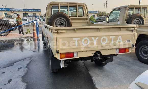 Haaraa Toyota Land Cruiser Beige Makiinaa iti Import - Dubai keessatti Ethiopia keessatti Haaraa Toyota Land Cruiser Beige Makiinaa iti Import - Dubai keessatti Ethiopia keessatti