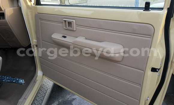 Haaraa Toyota Land Cruiser Beige Makiinaa iti Import - Dubai keessatti Ethiopia keessatti Haaraa Toyota Land Cruiser Beige Makiinaa iti Import - Dubai keessatti Ethiopia keessatti