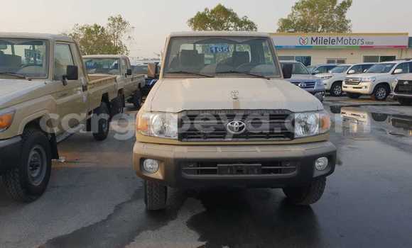 Haaraa Toyota Land Cruiser Beige Makiinaa iti Import - Dubai keessatti Ethiopia keessatti Haaraa Toyota Land Cruiser Beige Makiinaa iti Import - Dubai keessatti Ethiopia keessatti