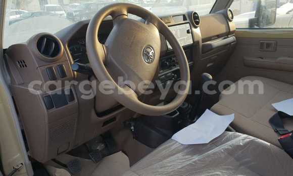 Haaraa Toyota Land Cruiser Beige Makiinaa iti Import - Dubai keessatti Ethiopia keessatti Haaraa Toyota Land Cruiser Beige Makiinaa iti Import - Dubai keessatti Ethiopia keessatti