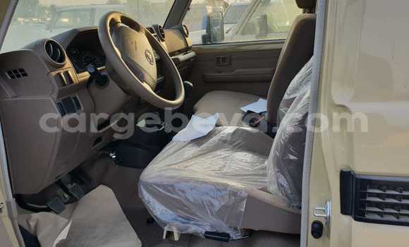 Haaraa Toyota Land Cruiser Beige Makiinaa iti Import - Dubai keessatti Ethiopia keessatti Haaraa Toyota Land Cruiser Beige Makiinaa iti Import - Dubai keessatti Ethiopia keessatti