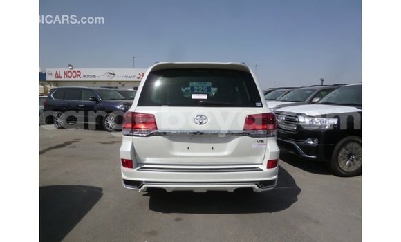ይግዙ Imported Toyota Land Cruiser ነጭ መኪና በ Import - Dubai በ ኢትዮጵያ ይግዙ Imported Toyota Land Cruiser ነጭ መኪና በ Import - Dubai በ ኢትዮጵያ