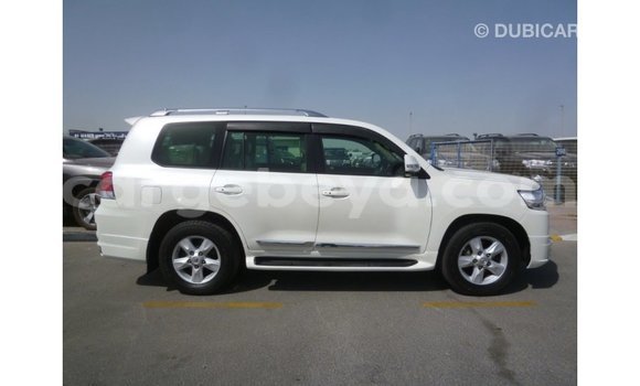 ይግዙ Imported Toyota Land Cruiser ነጭ መኪና በ Import - Dubai በ ኢትዮጵያ ይግዙ Imported Toyota Land Cruiser ነጭ መኪና በ Import - Dubai በ ኢትዮጵያ