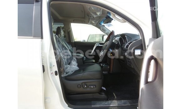 Acheter Import Voiture Toyota Prado Blanc à Import - Dubai, Ethiopie Acheter Import Voiture Toyota Prado Blanc à Import - Dubai, Ethiopie