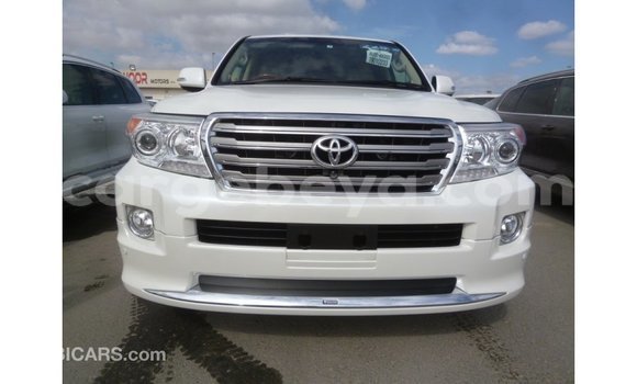 ይግዙ Imported Toyota Land Cruiser ነጭ መኪና በ Import - Dubai በ ኢትዮጵያ ይግዙ Imported Toyota Land Cruiser ነጭ መኪና በ Import - Dubai በ ኢትዮጵያ
