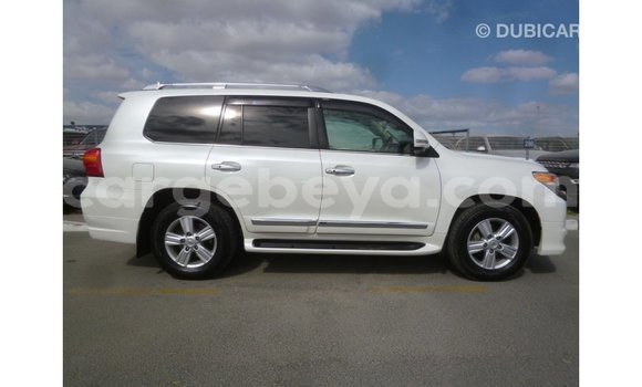 ይግዙ Imported Toyota Land Cruiser ነጭ መኪና በ Import - Dubai በ ኢትዮጵያ ይግዙ Imported Toyota Land Cruiser ነጭ መኪና በ Import - Dubai በ ኢትዮጵያ