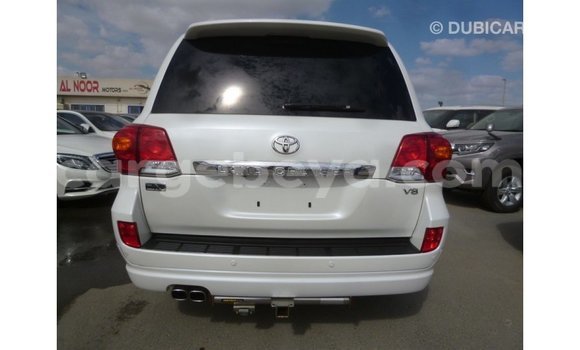 ይግዙ Imported Toyota Land Cruiser ነጭ መኪና በ Import - Dubai በ ኢትዮጵያ ይግዙ Imported Toyota Land Cruiser ነጭ መኪና በ Import - Dubai በ ኢትዮጵያ