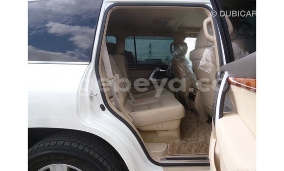 ይግዙ Imported Toyota Land Cruiser ነጭ መኪና በ Import - Dubai በ ኢትዮጵያ ይግዙ Imported Toyota Land Cruiser ነጭ መኪና በ Import - Dubai በ ኢትዮጵያ
