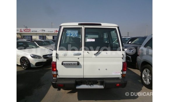 ይግዙ Imported Toyota Land Cruiser ነጭ መኪና በ Import - Dubai በ ኢትዮጵያ ይግዙ Imported Toyota Land Cruiser ነጭ መኪና በ Import - Dubai በ ኢትዮጵያ