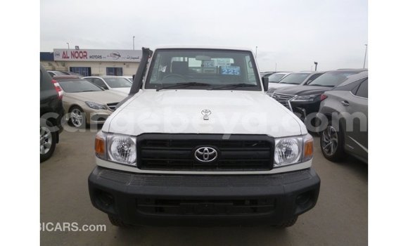 ይግዙ Imported Toyota Land Cruiser ነጭ መኪና በ Import - Dubai በ ኢትዮጵያ ይግዙ Imported Toyota Land Cruiser ነጭ መኪና በ Import - Dubai በ ኢትዮጵያ