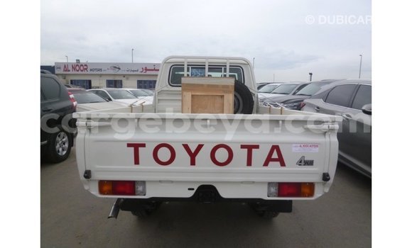 ይግዙ Imported Toyota Land Cruiser ነጭ መኪና በ Import - Dubai በ ኢትዮጵያ ይግዙ Imported Toyota Land Cruiser ነጭ መኪና በ Import - Dubai በ ኢትዮጵያ