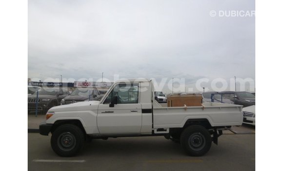 ይግዙ Imported Toyota Land Cruiser ነጭ መኪና በ Import - Dubai በ ኢትዮጵያ ይግዙ Imported Toyota Land Cruiser ነጭ መኪና በ Import - Dubai በ ኢትዮጵያ