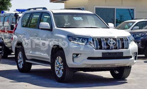 Haaraa Toyota Land Cruiser Prado White Makiinaa iti Abiy Adi keessatti Tigray keessatti Haaraa Toyota Land Cruiser Prado White Makiinaa iti Abiy Adi keessatti Tigray keessatti