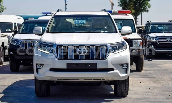 Haaraa Toyota Land Cruiser Prado White Makiinaa iti Abiy Adi keessatti Tigray keessatti Haaraa Toyota Land Cruiser Prado White Makiinaa iti Abiy Adi keessatti Tigray keessatti