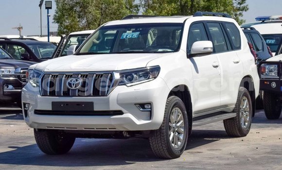 Haaraa Toyota Land Cruiser Prado White Makiinaa iti Abiy Adi keessatti Tigray keessatti Haaraa Toyota Land Cruiser Prado White Makiinaa iti Abiy Adi keessatti Tigray keessatti