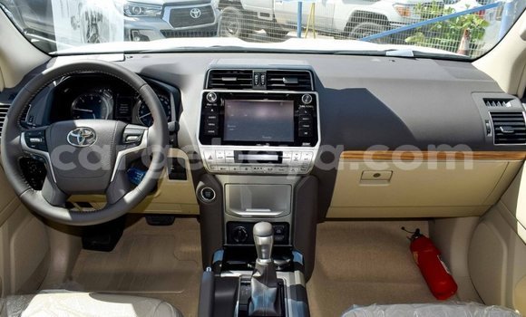 Haaraa Toyota Land Cruiser Prado White Makiinaa iti Abiy Adi keessatti Tigray keessatti Haaraa Toyota Land Cruiser Prado White Makiinaa iti Abiy Adi keessatti Tigray keessatti