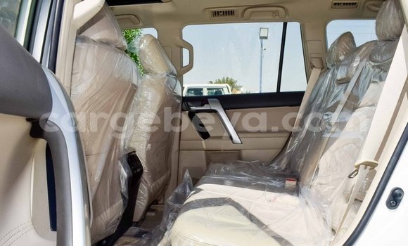 Haaraa Toyota Land Cruiser Prado White Makiinaa iti Abiy Adi keessatti Tigray keessatti Haaraa Toyota Land Cruiser Prado White Makiinaa iti Abiy Adi keessatti Tigray keessatti