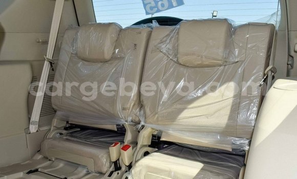 Haaraa Toyota Land Cruiser Prado White Makiinaa iti Abiy Adi keessatti Tigray keessatti Haaraa Toyota Land Cruiser Prado White Makiinaa iti Abiy Adi keessatti Tigray keessatti