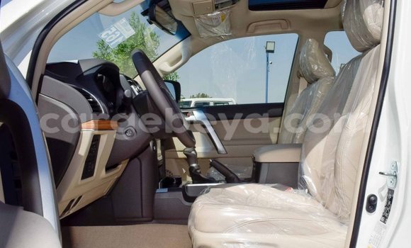 Haaraa Toyota Land Cruiser Prado White Makiinaa iti Abiy Adi keessatti Tigray keessatti Haaraa Toyota Land Cruiser Prado White Makiinaa iti Abiy Adi keessatti Tigray keessatti