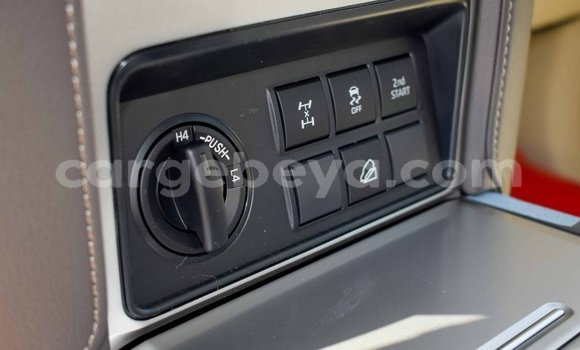 Haaraa Toyota Land Cruiser Prado White Makiinaa iti Abiy Adi keessatti Tigray keessatti Haaraa Toyota Land Cruiser Prado White Makiinaa iti Abiy Adi keessatti Tigray keessatti