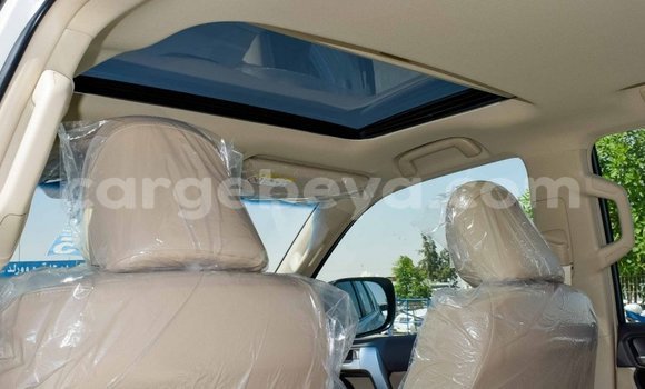 Haaraa Toyota Land Cruiser Prado White Makiinaa iti Abiy Adi keessatti Tigray keessatti Haaraa Toyota Land Cruiser Prado White Makiinaa iti Abiy Adi keessatti Tigray keessatti