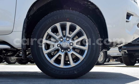 Haaraa Toyota Land Cruiser Prado White Makiinaa iti Abiy Adi keessatti Tigray keessatti Haaraa Toyota Land Cruiser Prado White Makiinaa iti Abiy Adi keessatti Tigray keessatti