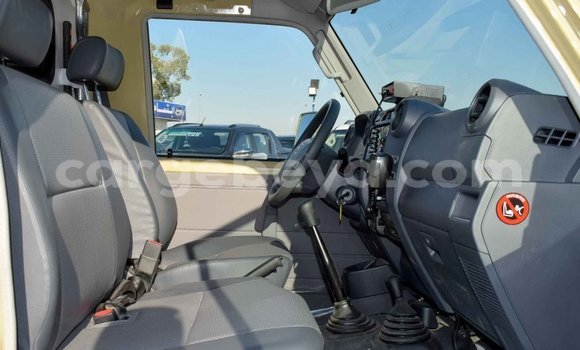 Buy New Toyota Land Cruiser Beige Car in Abiy Adi in Tigray Buy New Toyota Land Cruiser Beige Car in Abiy Adi in Tigray